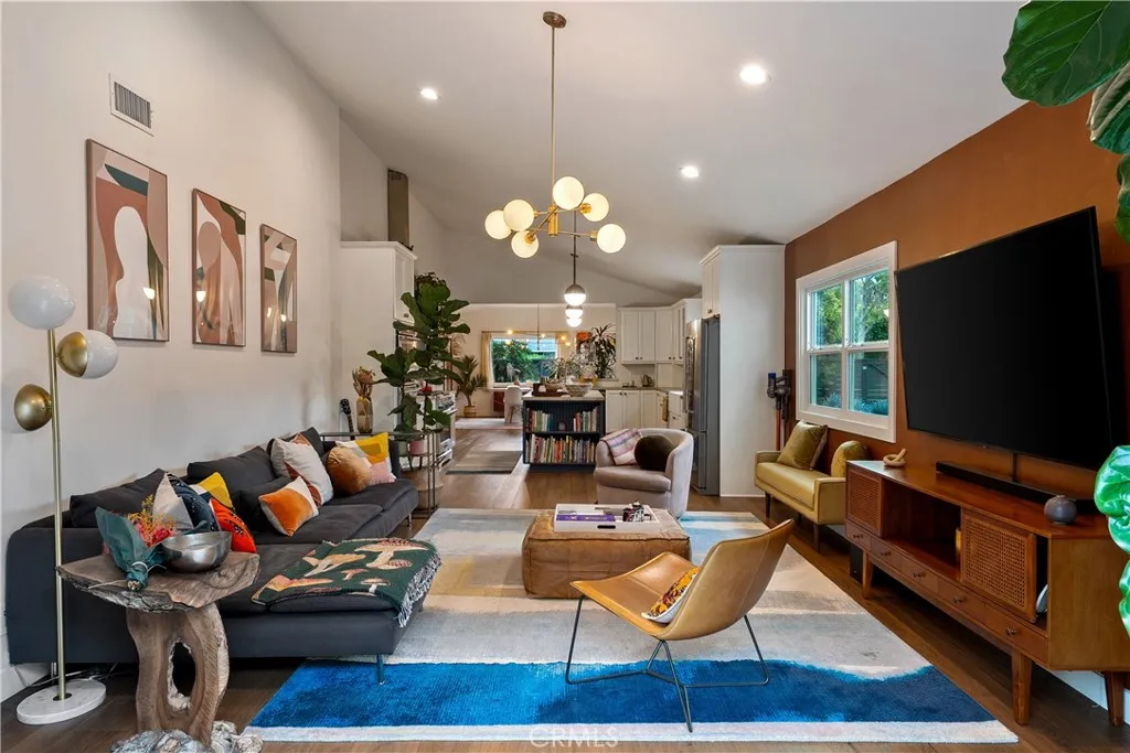 13232 Magnolia Boulevard, Sherman Oaks, California 91423 home-pic-6